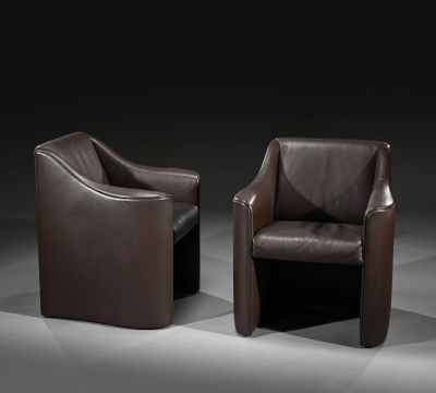 Matteo GRASSI Paire de fauteuils modèle Esquire recouvert de…