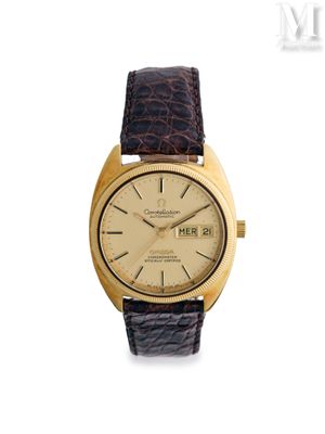 gros plan d'une montre sur fond blanc avec un bracelet marron
