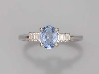 Bague en or gris 750°/°° (18K), sertie d'un saphir taille ov… - Photo 1