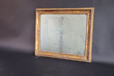 Miroir rectangulaire au mercure cadre bois et stuc doré