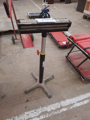 a picture of a table that is in a warehouse