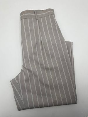 GUY LAROCHE. Tailleur pantalon gris à rayures blanches en co…