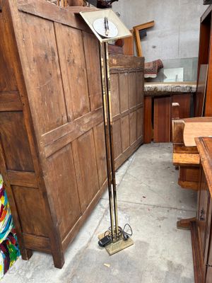 une image représentant une pièce remplie de meubles