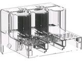 vitrine en acrylique transparent surmontée de trois grands aquariums