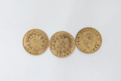 three gold coins, one of which is a sovereign and one of which is a sovereign