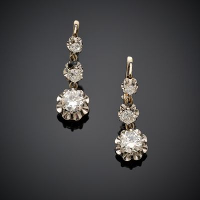 Paire de dormeuses en or gris 750 millièmes et platine 850 millièmes,  - Photo 1