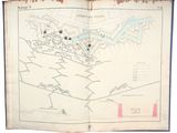 une vieille carte d'une ville, au milieu d'un livre
