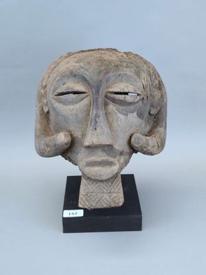 une image représentant une sculpture du visage d'une femme