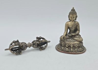 Chine? Réunion de deux objets du bouddhisme en bronze ancien…