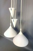 Suspension à deux lumières en métal, abat-jour en verre opaq… (photo 4)