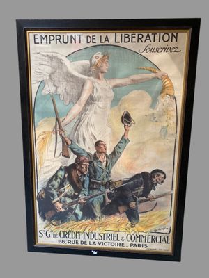 tableau représentant une femme tenant un verre de vin devant un tableau représentant un ange