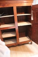 Armoire buffet genre provençal à trois portes moulurées, cor… (photo 3)
