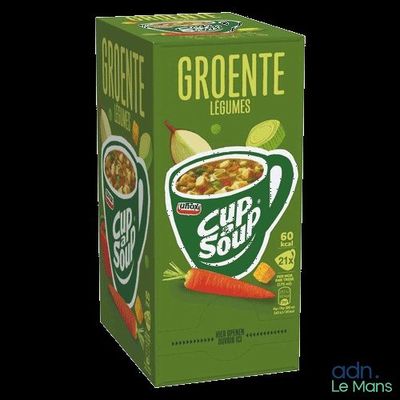 une boîte de soupe contenant une carotte
