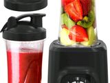 un mixeur dans lequel se trouve un mixeur contenant des fruits