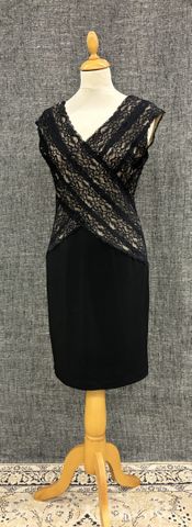 CALVIN KLEIN – Jolie robe de soirée noir et dentelle, doublure co...
