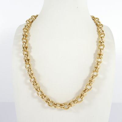 a gold chain necklace on a mannequin mannequin mannequin mannequin mannequin mannequin mannequin mannequin manne