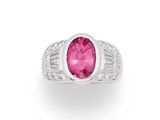 une bague en tourmaline rose et diamant