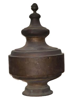 une image représentant une urne en bronze sur fond blanc