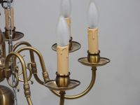 Lustre en laiton doré à huit bras de lumière, le fût balustr… (photo 2)