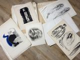 beaucoup de dessins qui traînent par terre