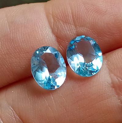 une paire de topazes bleues topaze bleue topaze bleue topaze bleue topaze bleue topaze bleue topaze bleue topaze bleue topaze bleue topaze bleue topaze bleue