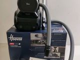 the hoover vacuum is sitting on top of a box with a hose