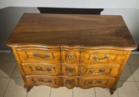 Commode arbalète en noyer ouvrant à trois tiroirs moulurés d… (photo 2)