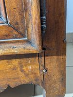 Armoire cintrée en noyer et placage de noyer, ouvrant par de… (photo 4)