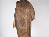 an old statue of a man with a crown on his head
