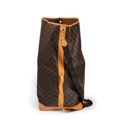 Sac à dos Louis Vuitton marron et beige sur fond blanc