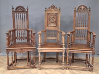 Réunion de trois fauteuils (dont une paire) type caquetoire …
