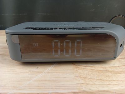 Radio réveil Schneider La première photo est non contractuel…