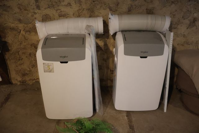 Deux climatiseurs mobiles WHIRLPOOL
