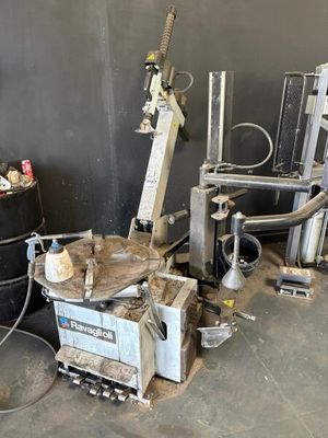 a machine that is sitting in the middle of a room