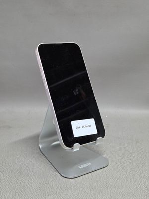 un téléphone portable posé sur un support