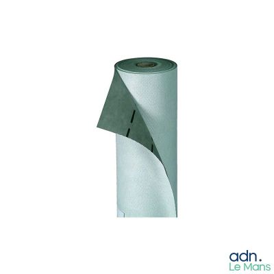 le rouleau de papier est en train d'être enroulé sur une surface blanche
