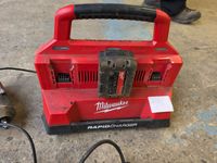 T14: Chargeur multi batterie MILWAUKEE, disqueuse HILTI, cle… (photo 4)