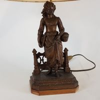 Lampe en régule patiné à décor de paysanne au panier - H. (photo 2)