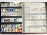 un livre avec beaucoup de timbres
