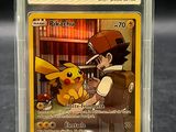 une image d'une carte à collectionner Pokémon dans un étui en plastique