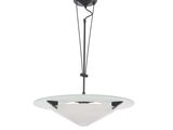 un gros plan d'une lampe suspendue à un plafonnier