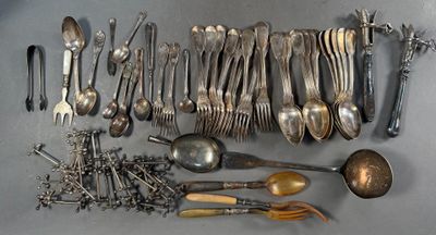 a lot of spoons and spoon spoons on the table