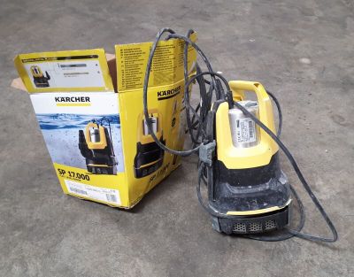 une machine jaune posée à côté d'une boîte