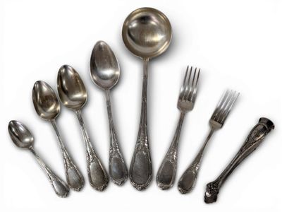 ERCUIS. Ménagère en métal argenté de style Louis XV en deux …