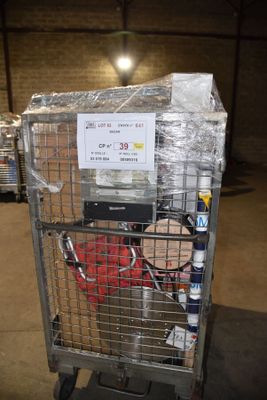 un chariot contenant beaucoup d'objets