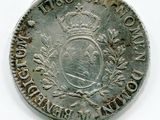 une vieille pièce de monnaie surmontée d'une couronne, posée sur un fond blanc