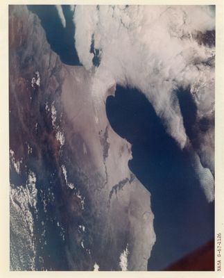 une photo d'une photo de la Terre prise depuis l'espace