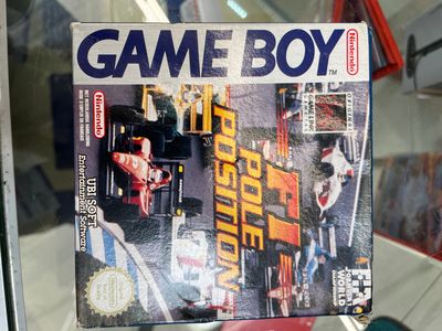 un magazine Game Boy exposé dans une vitrine
