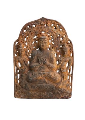 une image représentant une statue d'une personne assise sur une chaise