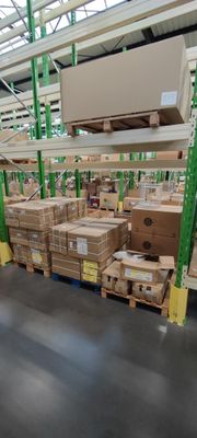 Ensemble d'environ 48 palettes de composants pour la fabrica… - Photo 1